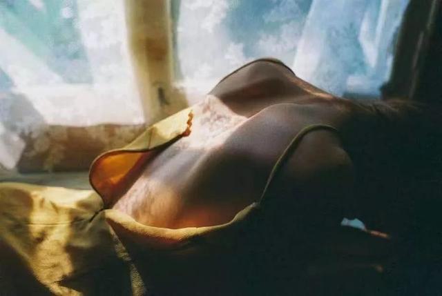 男生到底有多在意女生的胸？ 情人节送女朋友什么礼物好