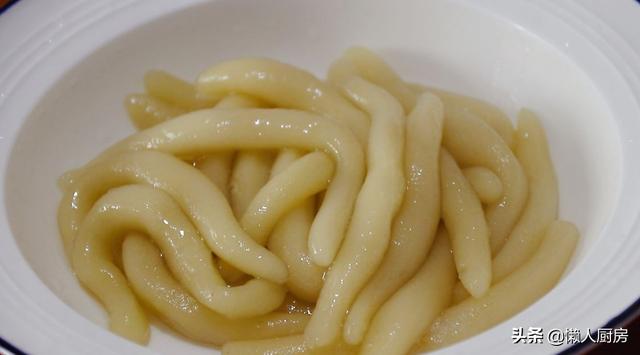 土豆別再燉肉了，教你一個新吃法，好吃到停不下來，比吃肉香 熱愛美食 第17张