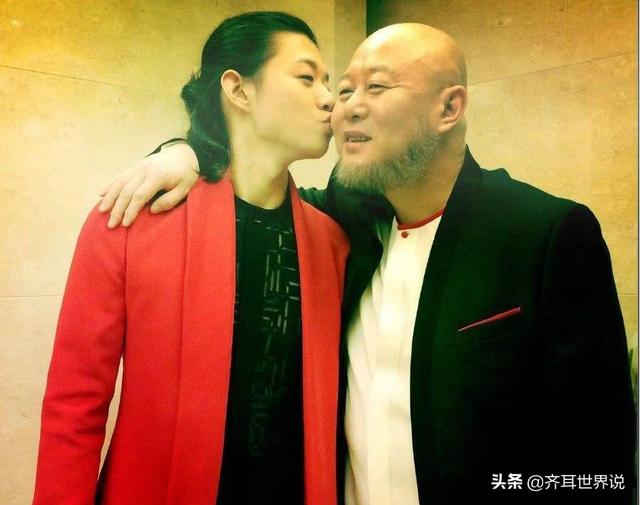 霍尊的母亲那英见了要称姐（和儿子拍婚纱照决定了霍尊命运）