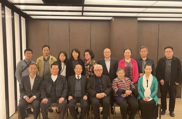 李雙江夢鴿罕見合體露面，參加友人葬禮表情沉重，兒子仍舊未露面 娛樂八卦吃瓜 第7张