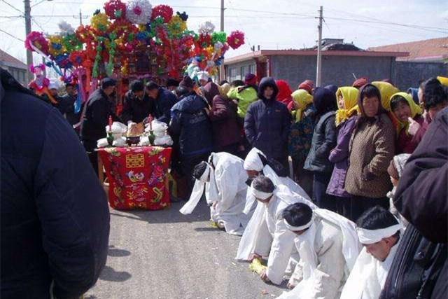 丧事三跪九叩步骤图 农村白事三拜九叩顺序-东哥百科