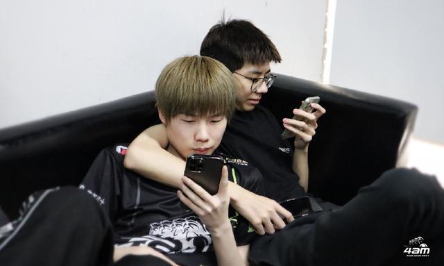 绝地求生4AM专业抢车一百年，第五周表现出色夺周冠军