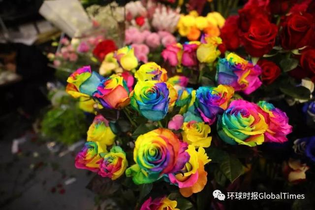 情人节要送什么礼物明天情人节怕啥？单身汪们，咱戳进来“云收花”！
