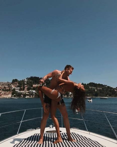 放飞自我！本特纳女友捂胸乱舞庆生 送女朋友什么礼物