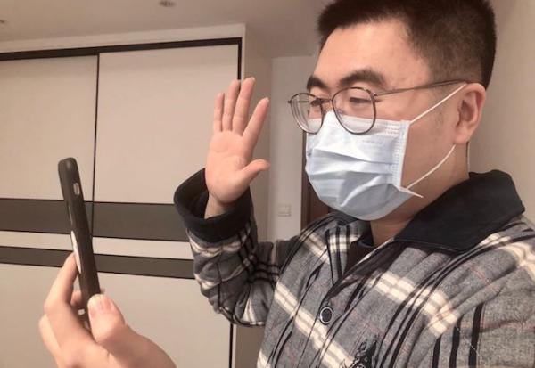 除夕之夜,在我接到的众多微信拜年信息内容中,有几个更为震撼