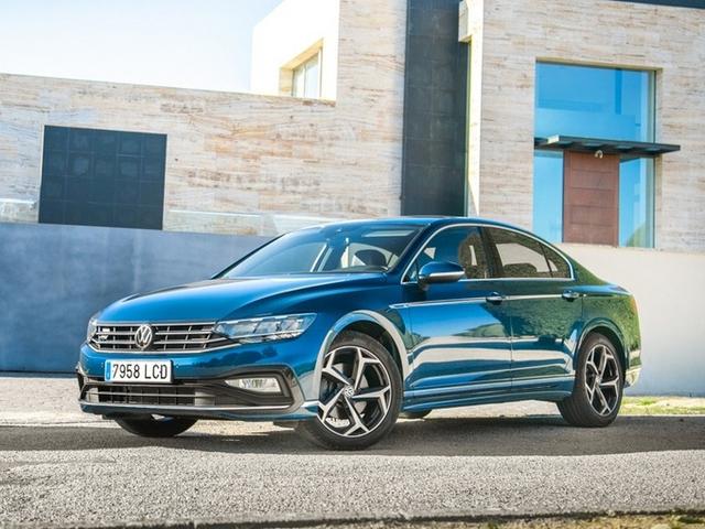 大众新帕萨特实拍！2.0T+7DCT，内配新方向盘，还说大众内饰糙？