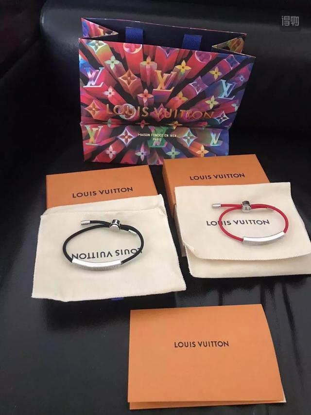 进来挨打！七夕礼物还没买？精选10大单品，照着送准没错 七夕送女朋友礼物排