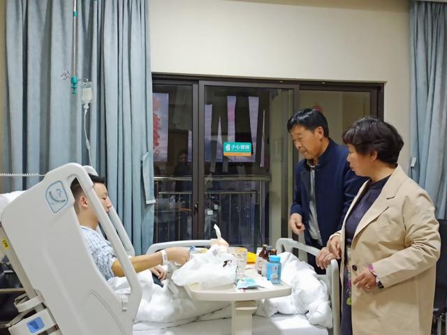 梦见已故的同事(梦见已故的同事还活着和我说话)插图5