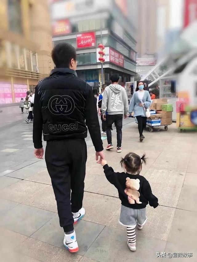 情人节送玫瑰花图片最美的情人节礼物：我全职带娃，老婆放心去浪
