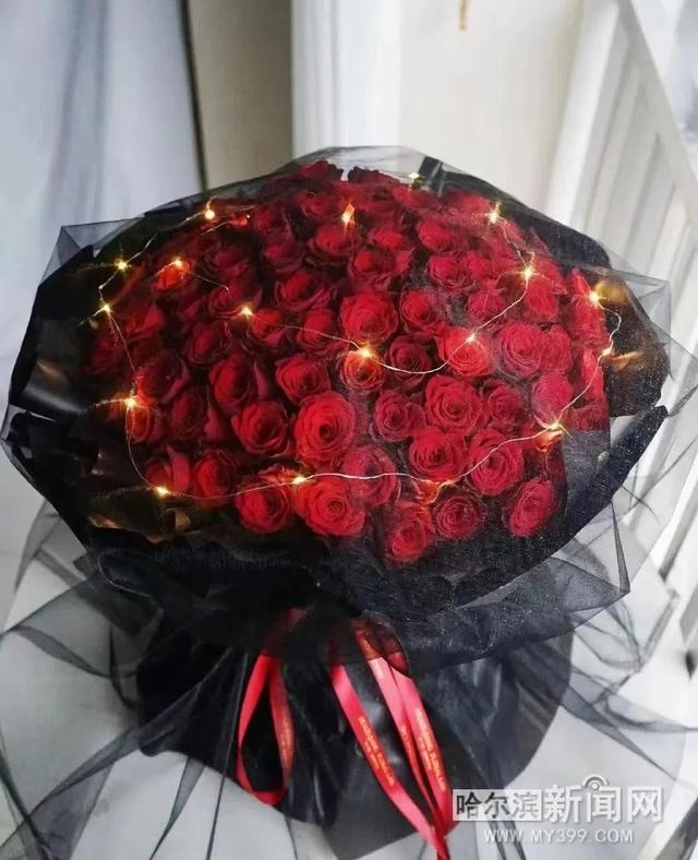 情人节送什么礼物给情人三八节鲜花价格“水涨船高”丨20枝玫瑰花束售价400元