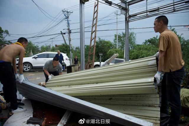 现场直击武汉龙卷风：定为EF2级龙卷风 已致8死230伤 全球新闻风头榜 第8张
