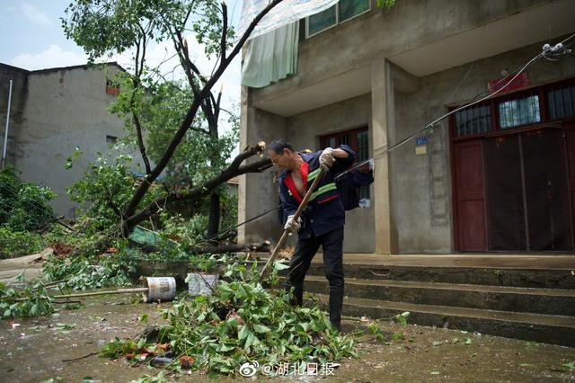现场直击武汉龙卷风：定为EF2级龙卷风 已致8死230伤 全球新闻风头榜 第10张