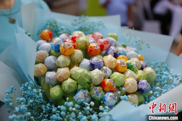 自制棒棒糖花束,棒棒糖怎么包装成花束