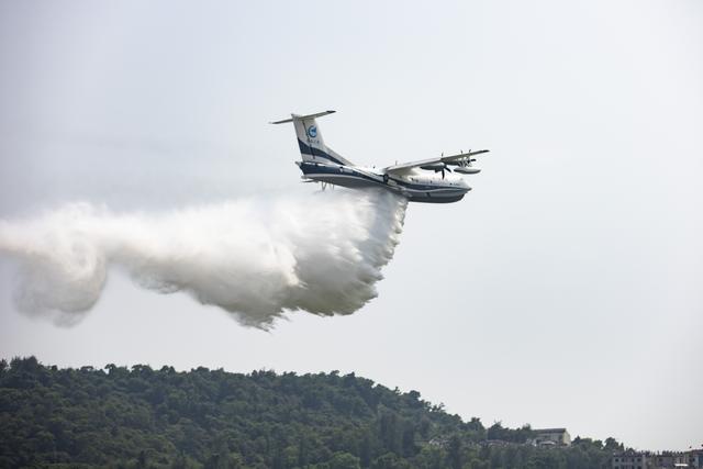 VR模拟开歼-20；飞行表演yyds，这届中国航展很好玩