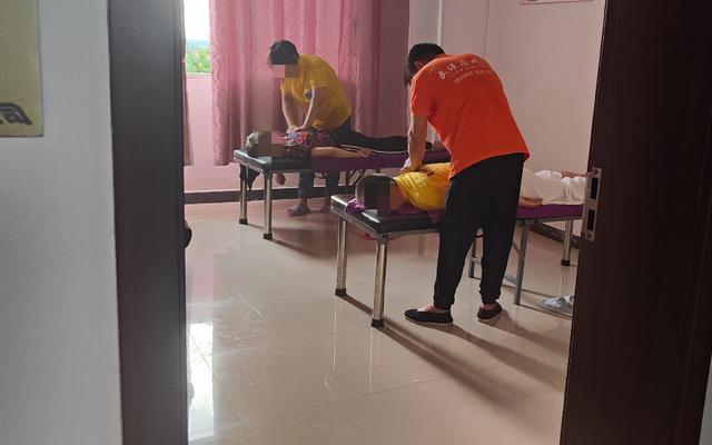 迷恋:偏远庭院开“完全免费”培训机构,癌症病患来“看病”