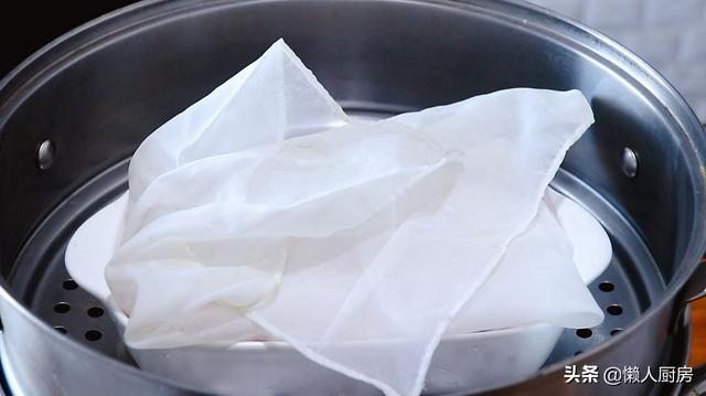 2塊紫薯，一碗大米粉，這是很多人兒時愛吃的紫薯松糕，松松軟軟 熱愛美食 第23张