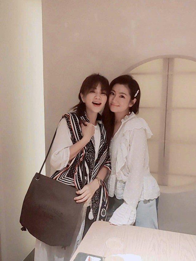 SHE姐妹合體，為陳嘉樺慶39歲生日，姐妹三人穿「團服」太有愛 娛樂八卦吃瓜 第8张