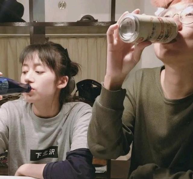 網友偶遇李誕黑尾醬出遊，小夫妻感情甜蜜十足，看來離婚只是謠傳 娛樂八卦吃瓜 第8张