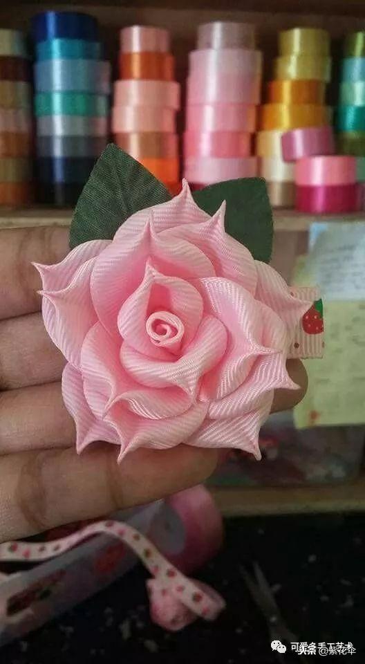 礼物彩带怎么拉出花,礼物包装拉花怎么用