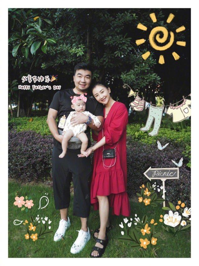何雯娜曬娃近照，女兒小小一隻神似爸爸梁超，當媽後何雯娜更會美 娛樂八卦吃瓜 第8张
