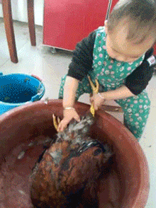 「小姐姐穿的靴子這麼嚴實，捂一天什麼味道？」哈哈哈 搞笑整蠱 第29张