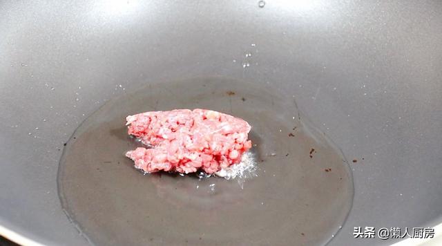 草莓別直接吃，加一塊豆腐炒一炒，又麻又辣又酸又甜 熱愛美食 第11张