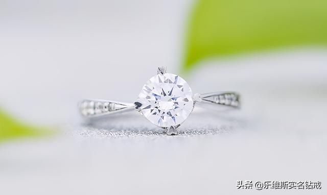 情人节送女朋友什么礼物比较有意义520情人节要送礼物吗？情侣戒指好不好？对
