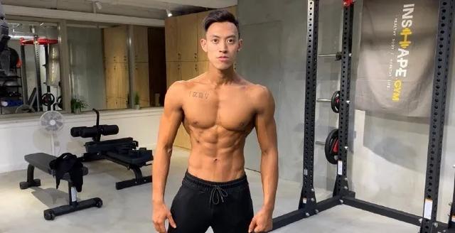 「肌肉奶爸」秀身材，大胸肌、麒麟臂，這樣的奶爸夠型男 健身減肥達人 第4张