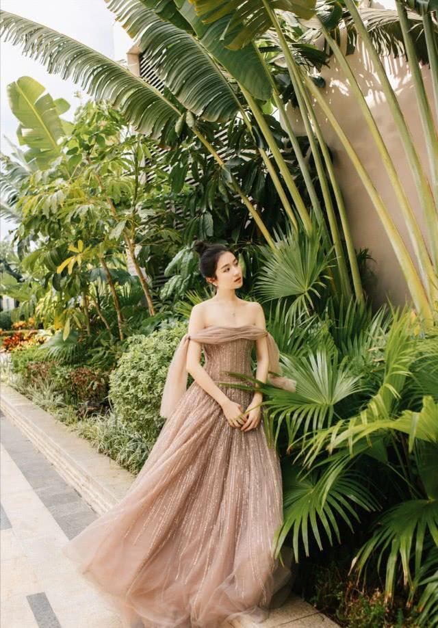 李蘭迪曬私服美照！淡黃長裙配蓬鬆頭發，氣質甜美可人充滿活力 娛樂八卦吃瓜 第9张