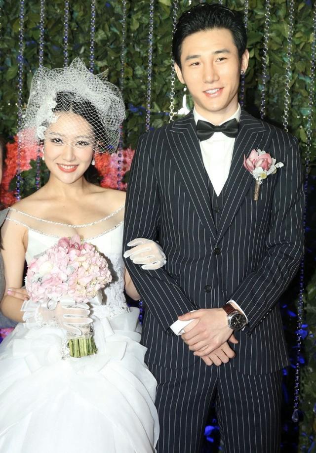 「京城四美」白冰宣布離婚，回顧和前夫丁一婚禮照，顏值讓人驚艷 娛樂八卦吃瓜 第2张