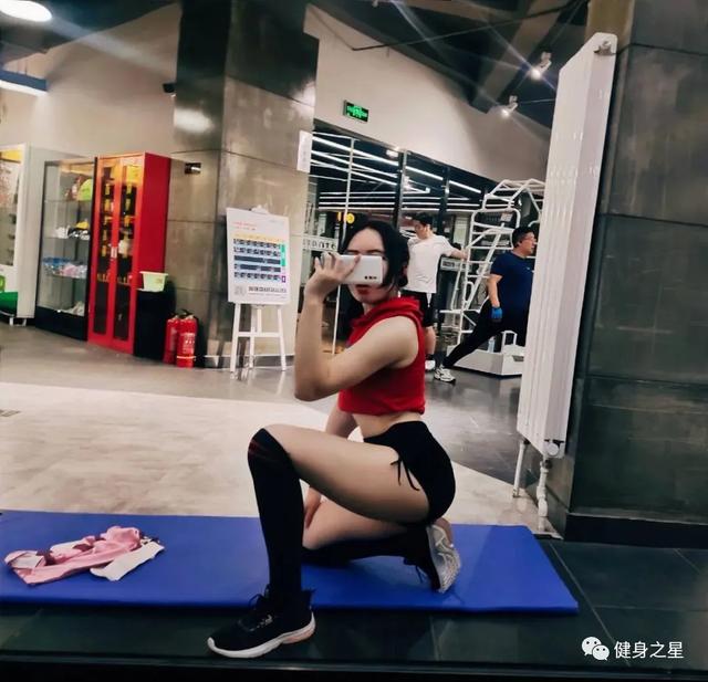 健身的女生有多美？這位95後小姐姐的身材，也太辣了 街拍正妹 第11张