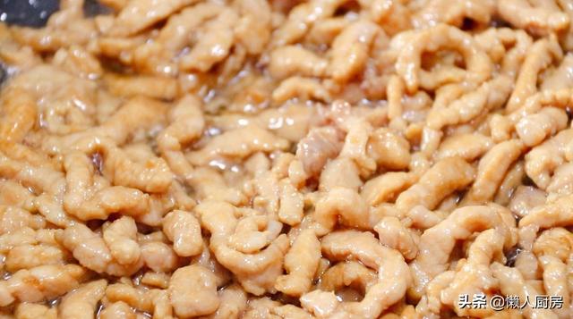 苦瓜炒肉絲，教你一招，肉絲又嫩又滑，一點都不柴 熱愛美食 第18张