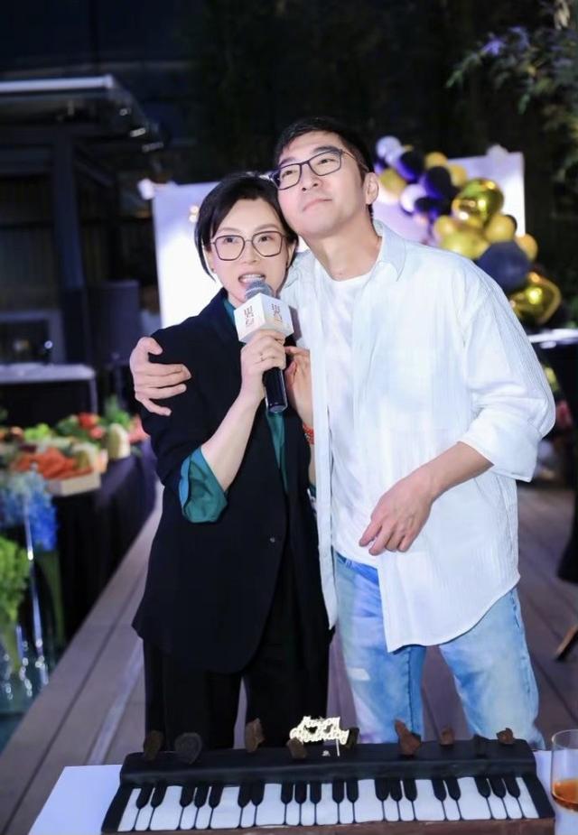 陳數罕見秀恩愛，曬親密合影為丈夫慶生，親自打破離婚傳聞 娛樂八卦吃瓜 第2张