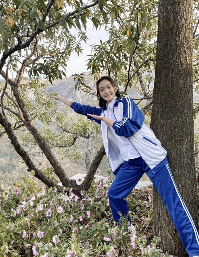 孫儷和同父異母妹妹合體，帶妹妹高考後放鬆，兩人跳勁舞沒年齡差 娛樂八卦吃瓜 第4张