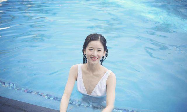 身價過百億，依舊靠邊站，畢業走向巔峰，做豪門貴婦不如投資自己 娛樂八卦吃瓜 第5张