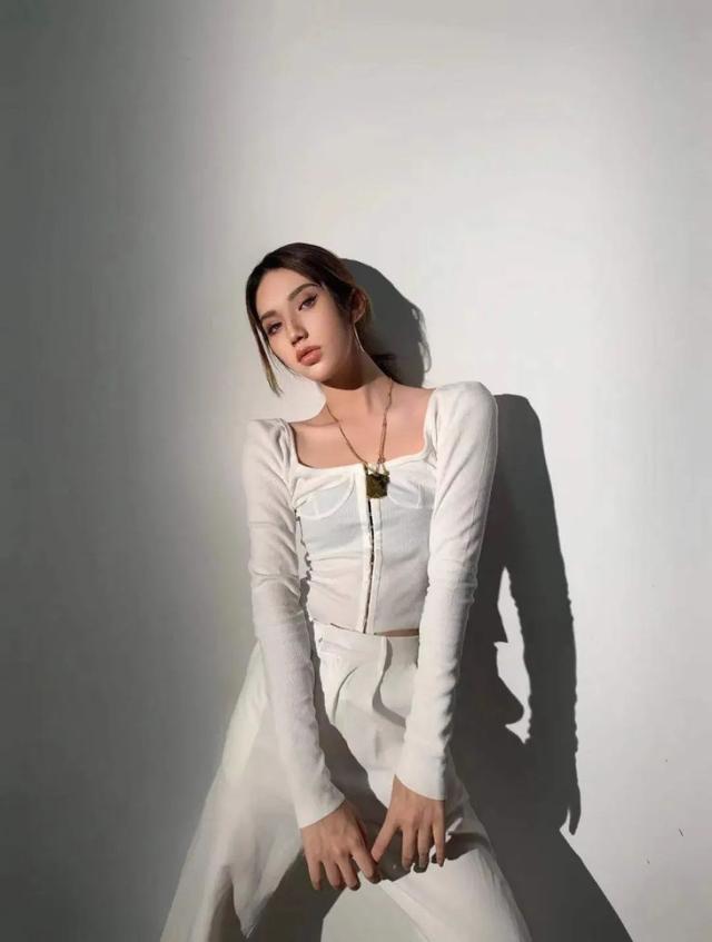情人节女孩要送礼物女生七夕这样发朋友圈，真的太加分了
