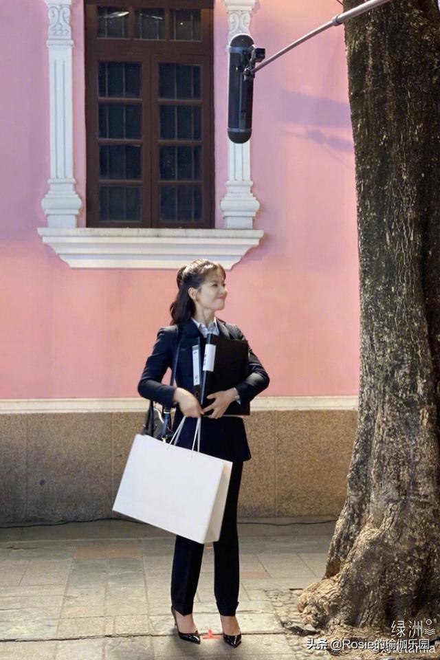 46歲佘詩曼馬甲線長腿似少女，雙腿內扣有鼓包如何破？5步帶你練 健身減肥達人 第7张