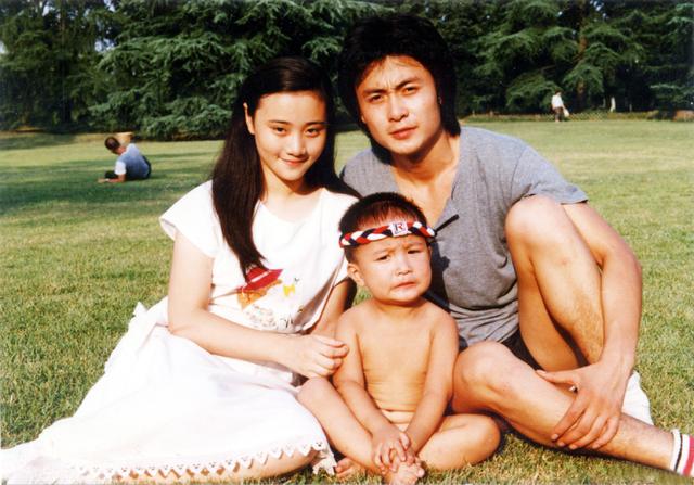 著名演員邢岷山：曾打抱不平被毀容，帶著平凡妻子拍戲 娛樂八卦吃瓜 第10张