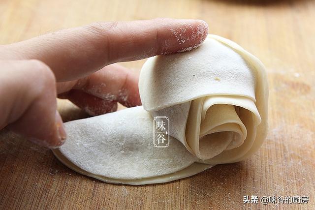 情人节送男朋友什么情人节不出门，送花不如下厨做朵花，好看又好吃，上桌人