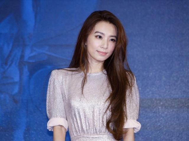 田馥甄低調出席活動！童顏女神卻難掩老態，穿粉色長裙顯成熟韻味 娛樂八卦吃瓜 第3张
