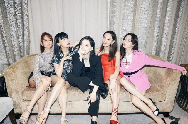 黃齡曬姐姐們美照，50歲鍾麗緹身材曲線太誘人，鄭希怡依然霸氣 娛樂八卦吃瓜 第6张