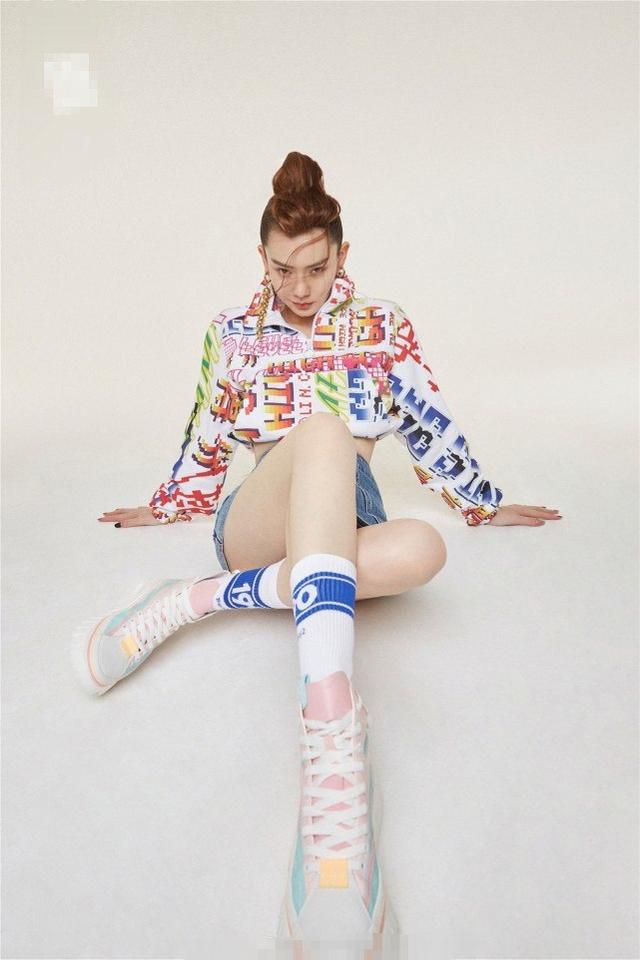 戚薇時尚造型讓人大跌眼鏡！畫「蜘蛛眼」妝容，妖氣浮誇太另類 娛樂八卦吃瓜 第8张