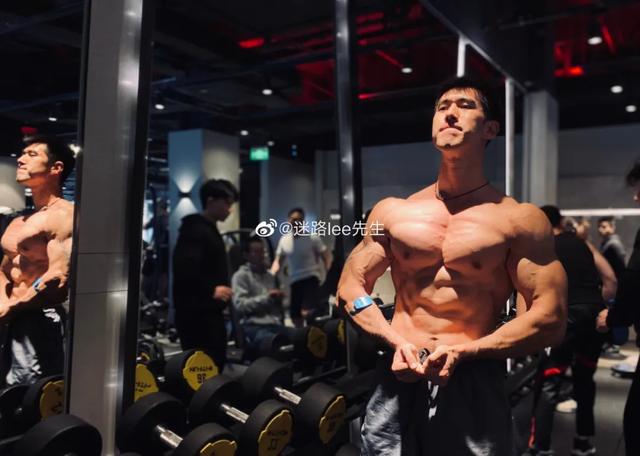 「肌肉版趙又廷」火了！網友：這是我見過最帥的肌肉男 健身減肥達人 第2张