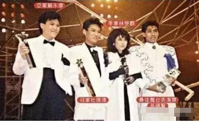 黃家駒離世27年，頭戴白花穿孝服大鬧靈堂的未婚妻，如今怎樣了 娛樂八卦吃瓜 第2张
