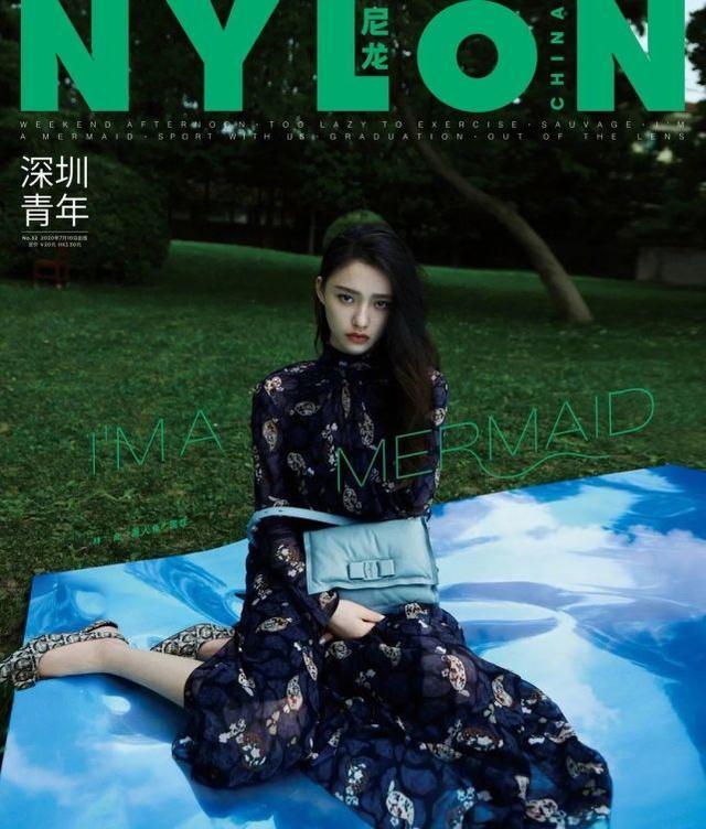 林允雜志大片曝光，穿法式復古裙裝配野生眉，演繹慵懶森系美少女 娛樂八卦吃瓜 第2张