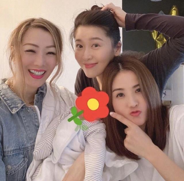 蔡卓妍曬和天後鄭秀文合影，兩人生活中私交甚好，相差十歲沒代溝 娛樂八卦吃瓜 第3张