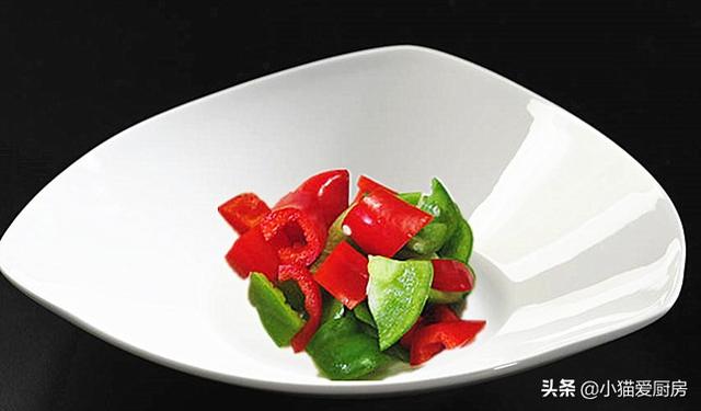 家常做法的双椒兔肉，双椒辣子兔丁这么做最好吃