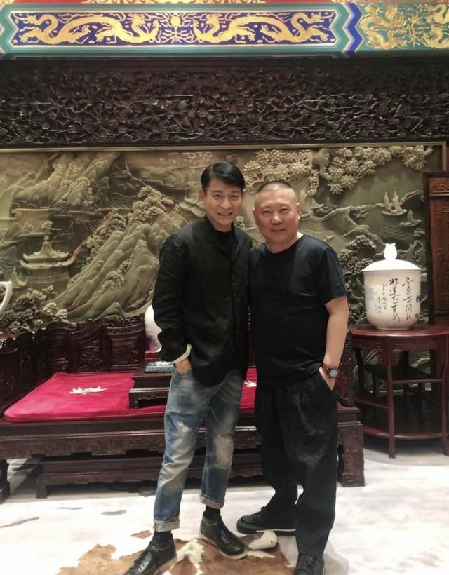 劉德華不愧頂級男神，60歲依舊帥氣逼人，比小12歲郭德綱更年輕 娛樂八卦吃瓜 第2张