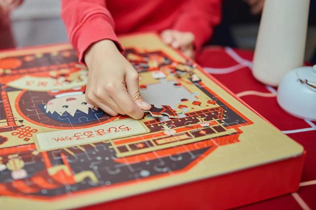 礼品盒图片 精美打开的礼品盒图片