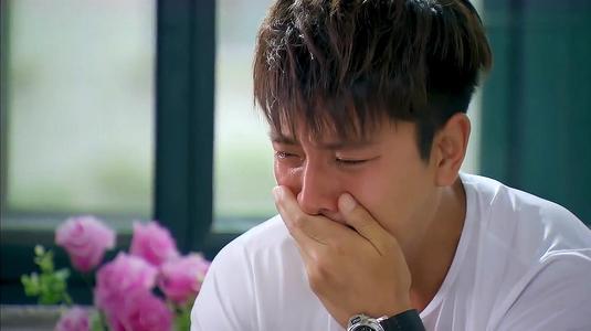 賈乃亮媽媽親手為李小璐洗腳，替兒維持婚姻，卑微又心酸 娛樂八卦吃瓜 第11张